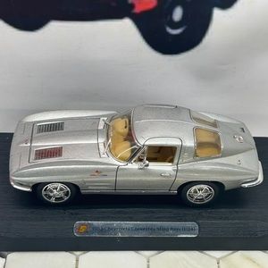 1963 Corvette Stingray 1:24-Diecast